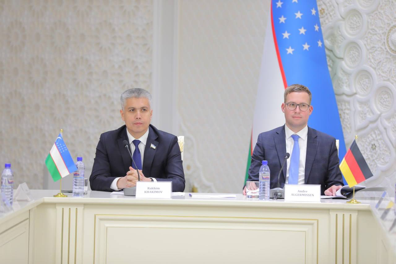 TIU talabalari parlament faoliyatida shaffoflik va raqamlashtirishga bag‘ishlangan xalqaro davra suhbatida ishtirok etdi